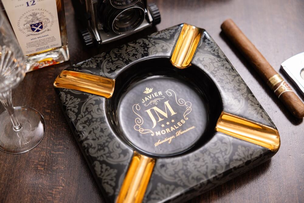 New Javier Morales Black Gold Ceramic Cigar Ashtray 4 Rest Large Indoor Outdoor